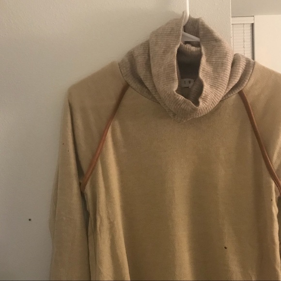 NEW: Boutique turtleneck sweater - Picture 6 of 6